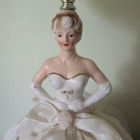 Vintage Lady Porcelain Doll Lamp - Picture 10 of 11